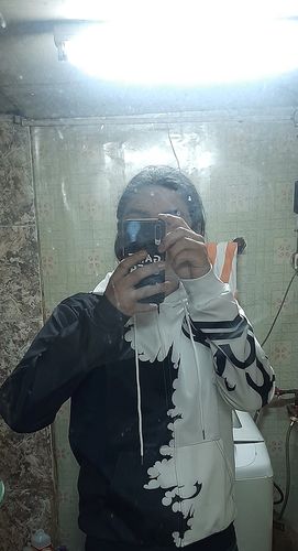 Customer photo review of Sweat a capuche zippé Fairy Tail Noir & Blanc La Guilde