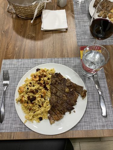Reseña con foto de un cliente sobre Rib Eye Steak