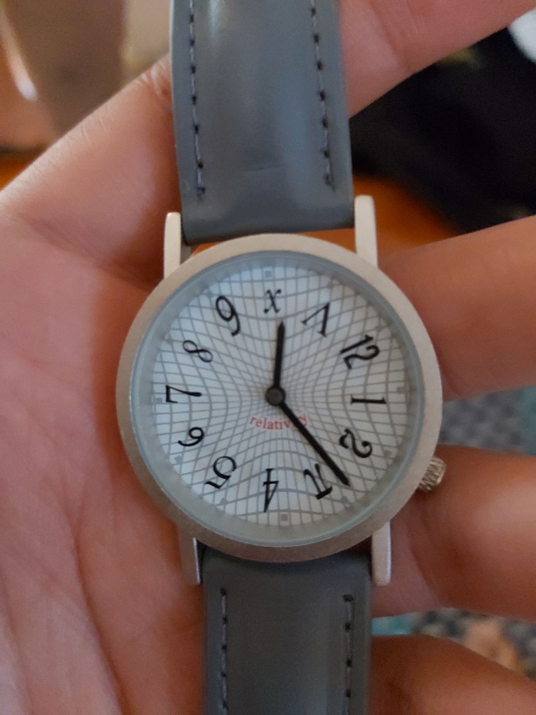 Customer photo review of Reloj Análogo Philosophers Guild Relatividad de Einstein 33 mm