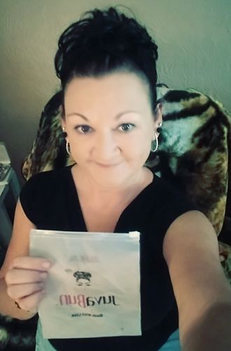 Customer photo review of JuvaBun Messy Bun