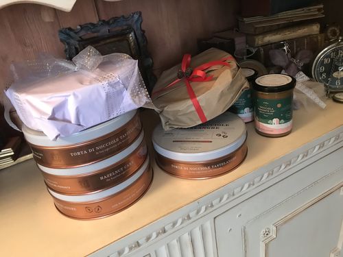 Customer photo review of Torta di Nocciole Tastëlanghe + Crema di Nocciole + Confezione Nocciola "Tostata"