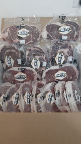 Reseña con foto de un cliente sobre Rib Eye Steak