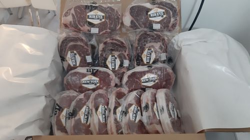 Reseña con foto de un cliente sobre New York Steak