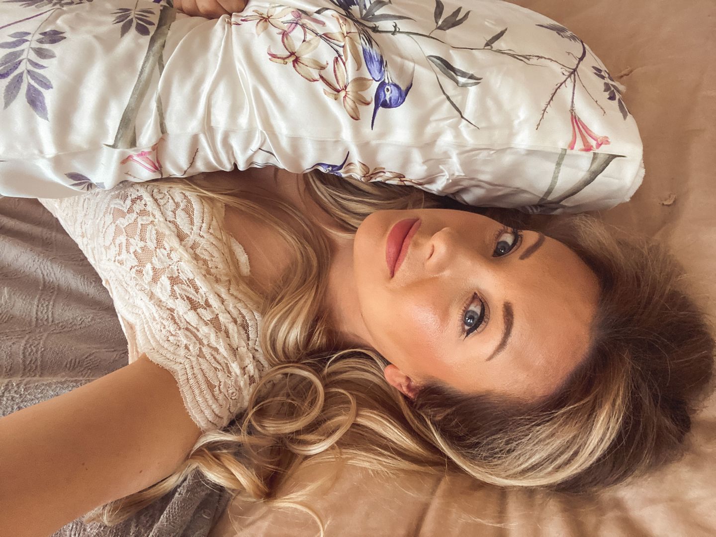 Customer photo review of Hummingbird Pure Silk Pillowcase