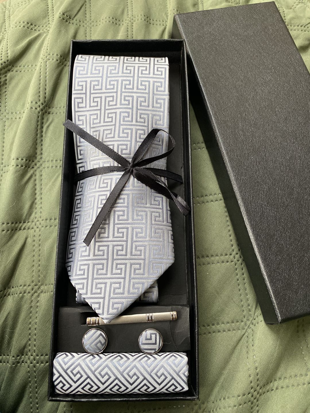 Customer photo review of Tie, Pocket Square and Cufflinks In Silver
