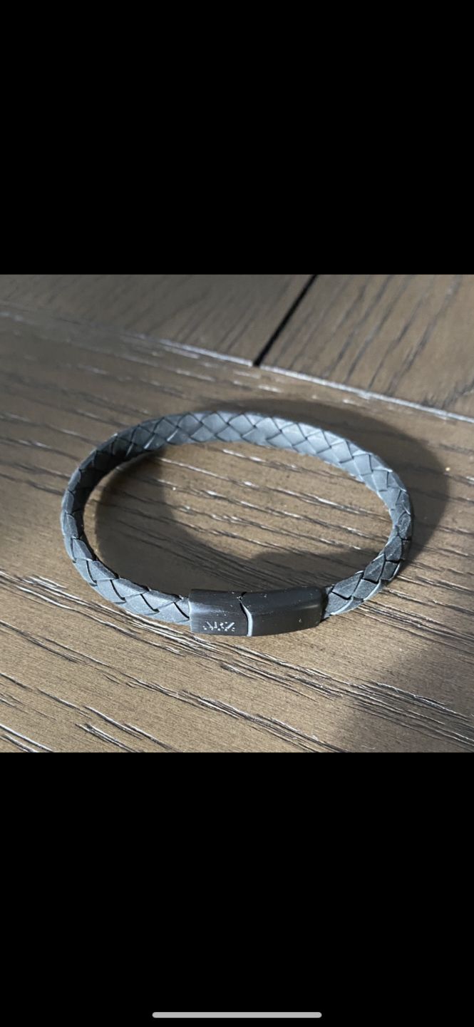 Customer photo review of 8mm Flat Italian Leather Engravable Bracelet