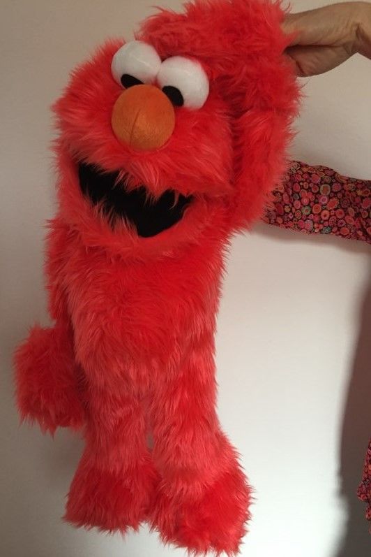 Customer photo review of Elmo Marionnette Sesame Street