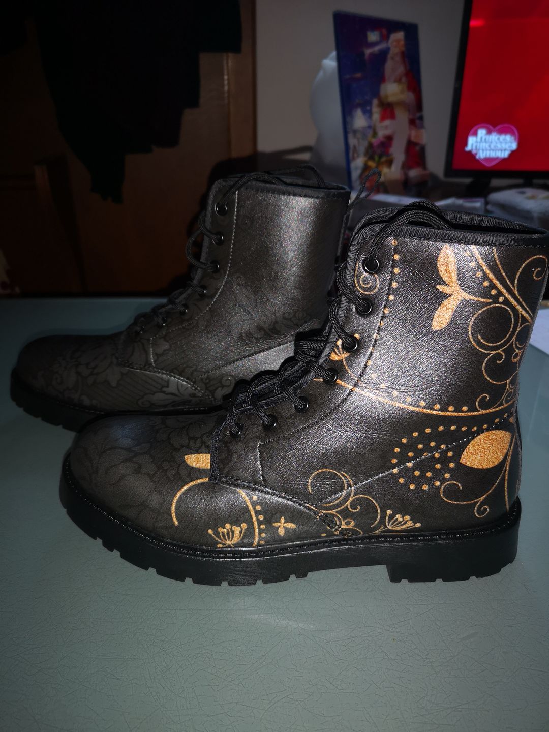 Customer photo review of Boots Chakra