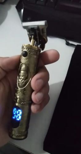 Customer photo review of IZZYCUT™ La tondeuse tendance pour cheveux et barbes avec Ecran LCD