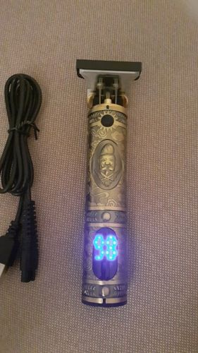 Customer photo review of IZZYCUT™ La tondeuse tendance pour cheveux et barbes avec Ecran LCD