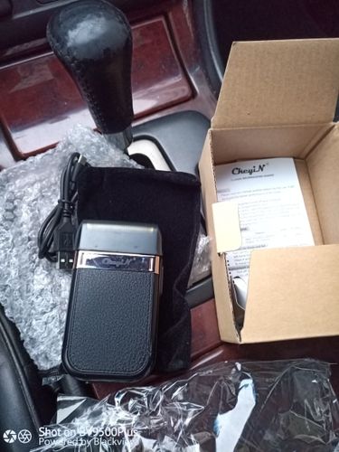 Customer photo review of IZZYCUT™ La tondeuse tendance pour cheveux et barbes avec Ecran LCD