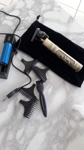 Customer photo review of IZZYCUT™ La tondeuse tendance pour cheveux et barbes avec Ecran LCD