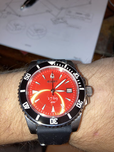 Customer photo review of Aquacy 1769 Hei Matau Men's Automatic 300M Red Dive Watch 1769.R.B.S