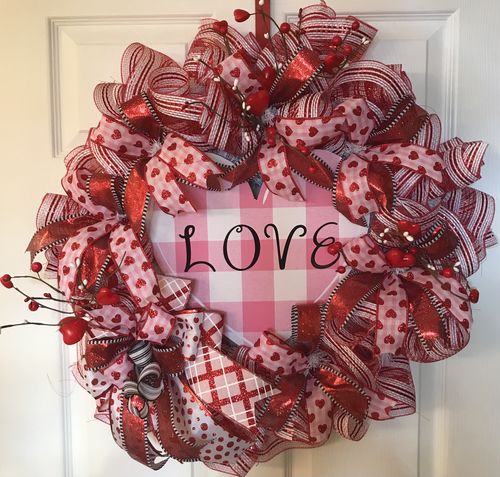 Customer photo review of 12"L X 11.5"H Check Heart Pink/Lt Pink/White AP858322