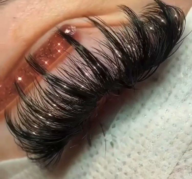 Customer photo review of Wispy Eyelash Extensions 17-25mm