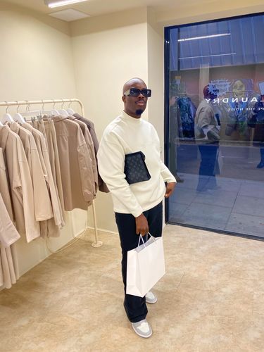 Customer photo review of Gustavo - Black