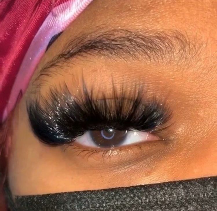 Customer photo review of Wispy Eyelash Extensions 17-25mm