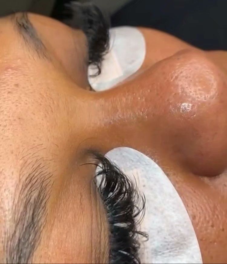 Customer photo review of Wispy Eyelash Extensions 17-25mm