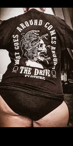 Customer photo review of 219 - Goes Around Tee