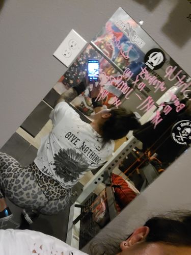 Customer photo review of 33 - Oil Give Nothing Crop Tail Top