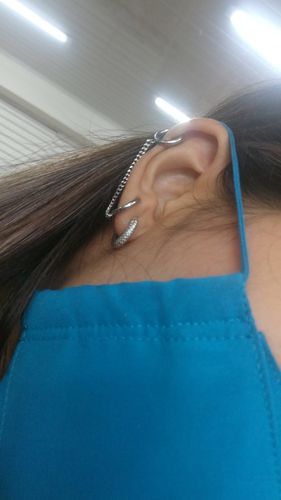 Customer photo review of Single Chain Linked Earring Hoops