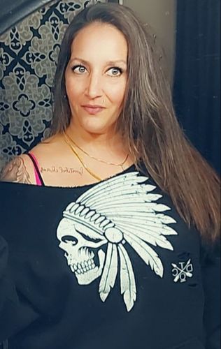 Customer photo review of 19 - Apache Wide Neck Hoodie