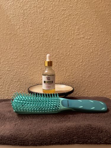 Customer photo review of Flexible Glide Detangling Brush