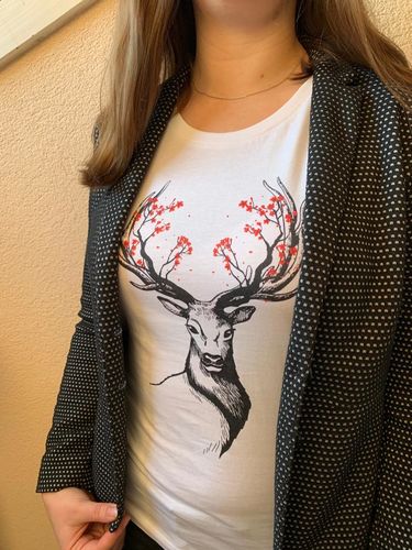 Customer photo review of HIRSCH BLÜTEN (weiss) - BIO  - Damen Premium Organic Shirt
