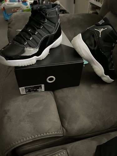 Customer photo review of Air Jordan 11 Retro 25th  Anniversary