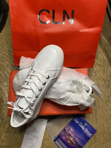 Customer photo review of Ryde Flat Sneakers