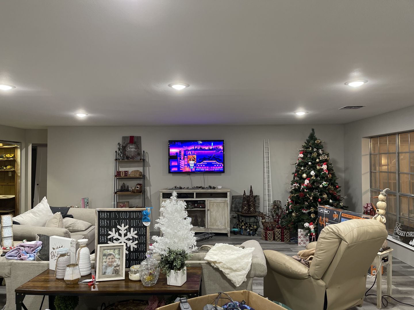 Customer photo review of 5/6-inch Dimmable LED Disk Downlights, Recessed Ceiling Light Fixture, 15W, Commercial Downlights