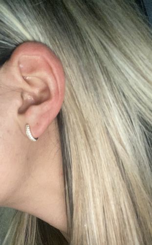 Customer photo review of Eliz Mini Creolen