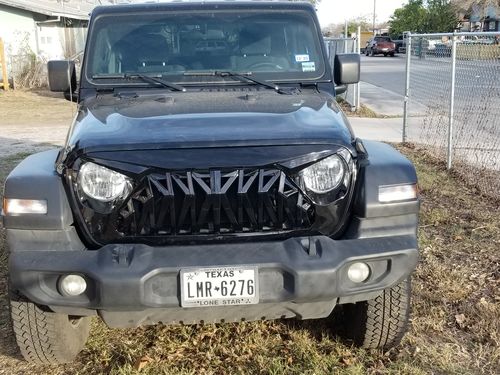 Customer photo review of Shark Grille - Glossy Black (18-21 Jeep Wrangler JL & Gladiator JT)
