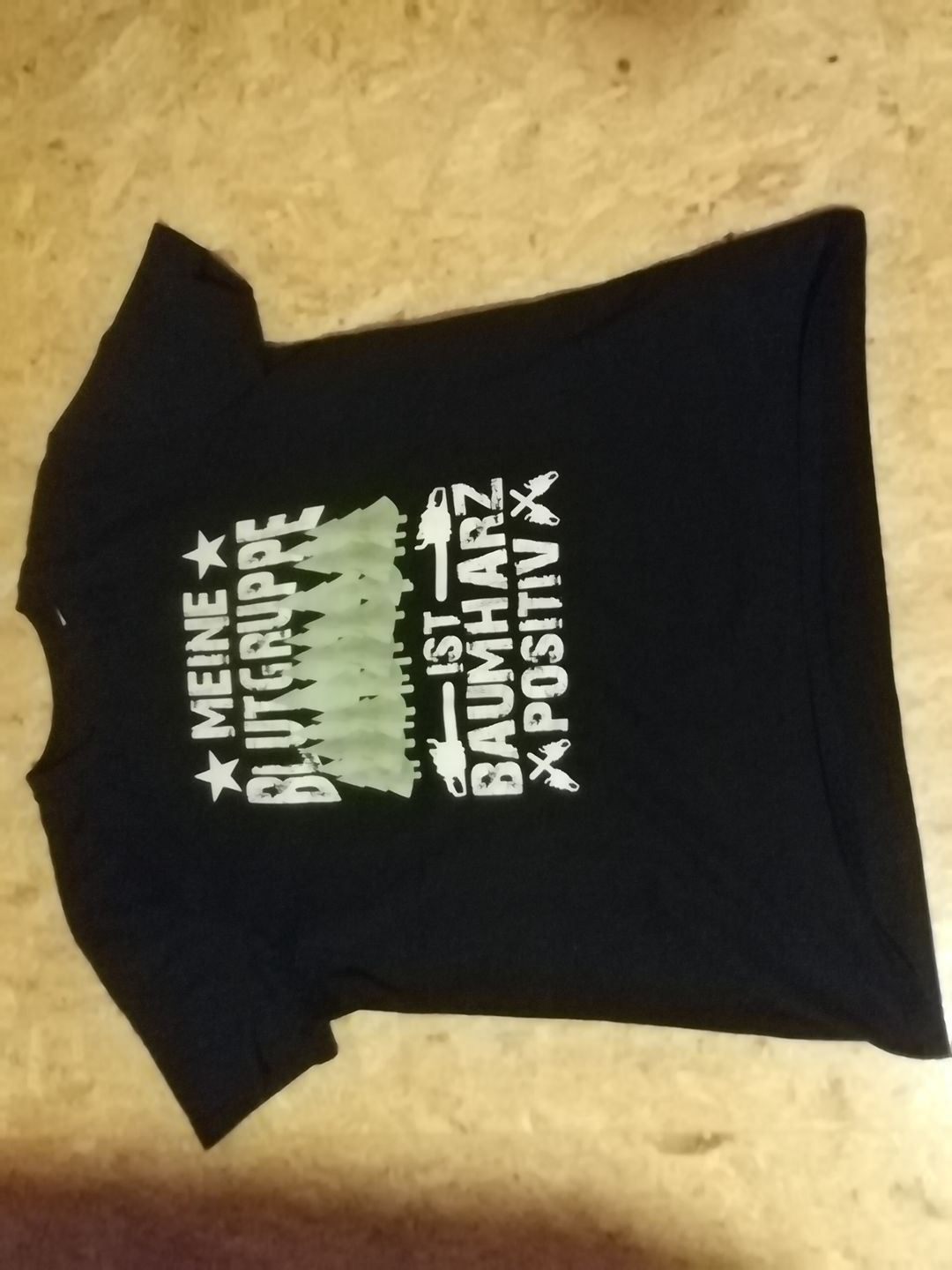 Customer photo review of Meine Blutgruppe ist Baumharz positiv  - Herren Premium Organic Shirt