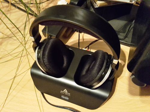 Customer photo review of Wireless TV Headphones, Monodeal Over Ear Headsets for TV Watching with Charging Dock, 2.4GHz RF Transmitter, 100ft Wireless Range and Rechargeable 20 Hour Battery, Black