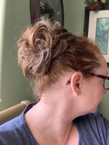 Customer photo review of JuvaBun Messy Bun