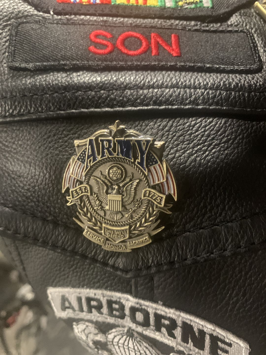 Customer photo review of US Army Veteran's Day Pin