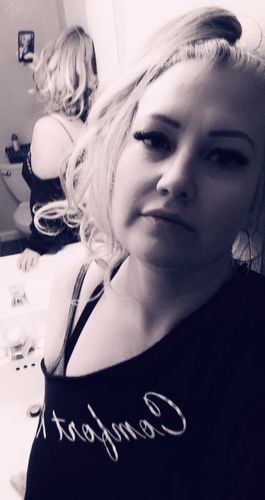 Customer photo review of 134- Comfort Wide Neck Hoodie