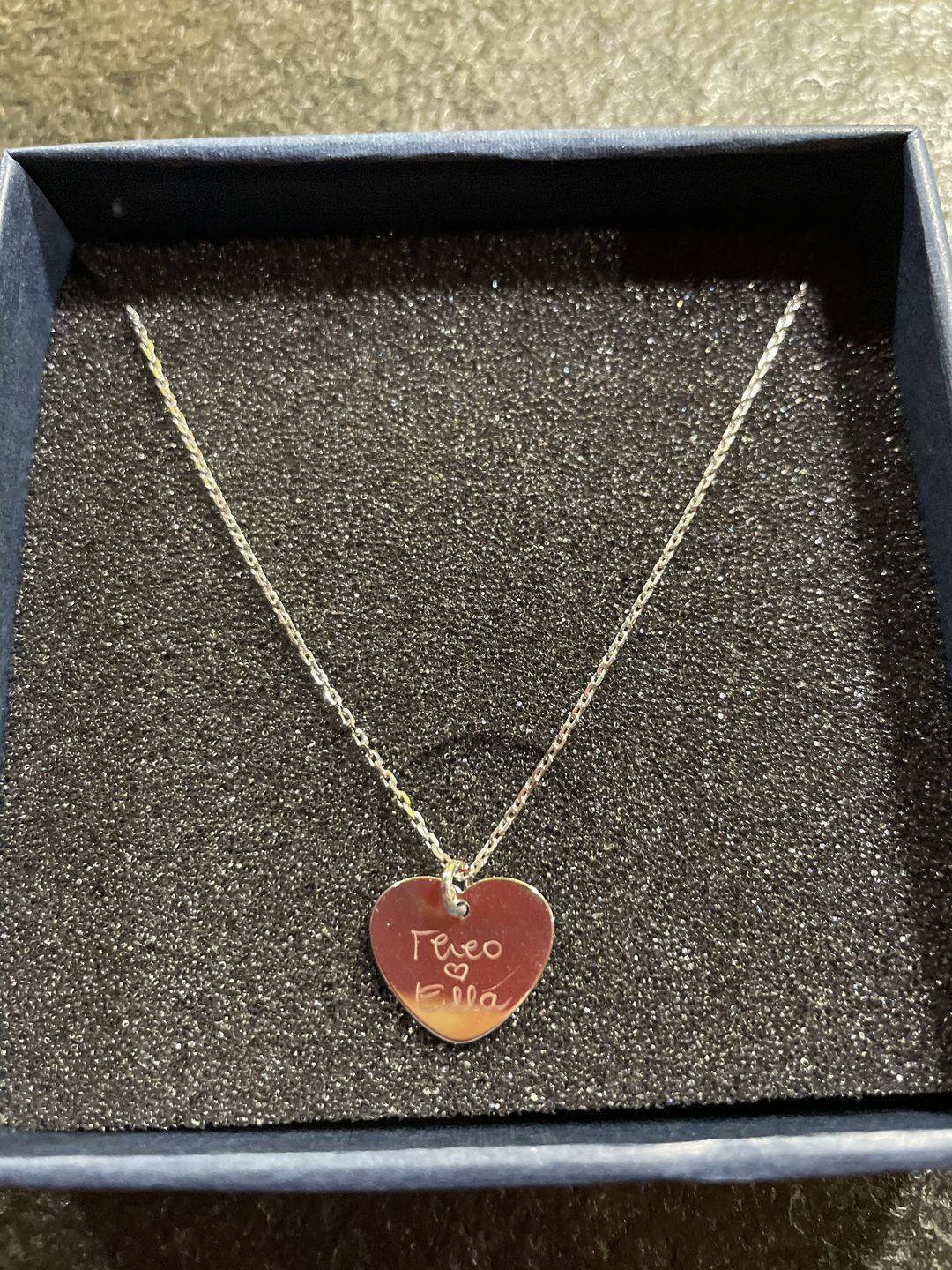 Customer photo review of Personalisierte Herzkette mit Gravur aus 925 Sterling Silber
