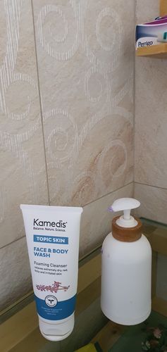 Customer photo review of ג'ל רחצה טיפולי לעור יבש עד יבש במיוחד | TOPIC FACE & BODY WASH