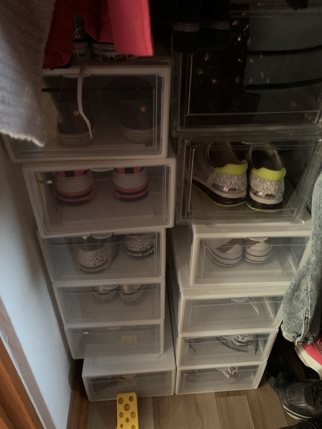 Customer photo review of Caja organizadora de zapatos blanca transparente (caja unitaria)