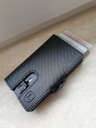 Customer photo review of Everest Smart Wallet