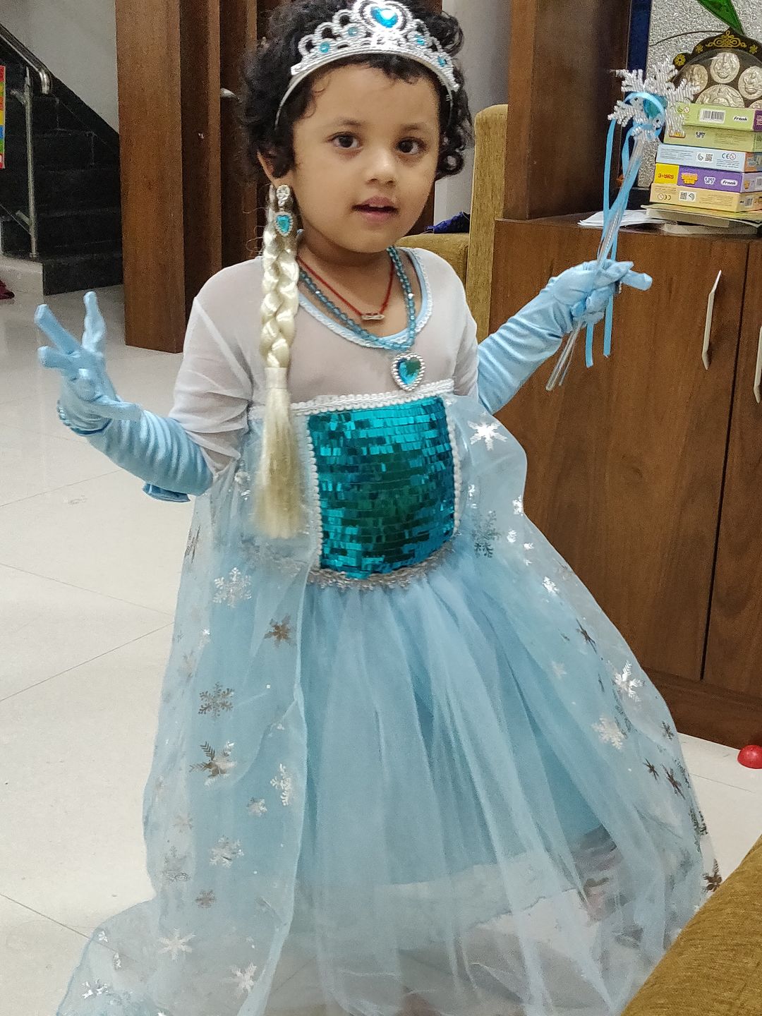 Customer photo review of Frozen Elsa Princess costume with 8 pack accessories