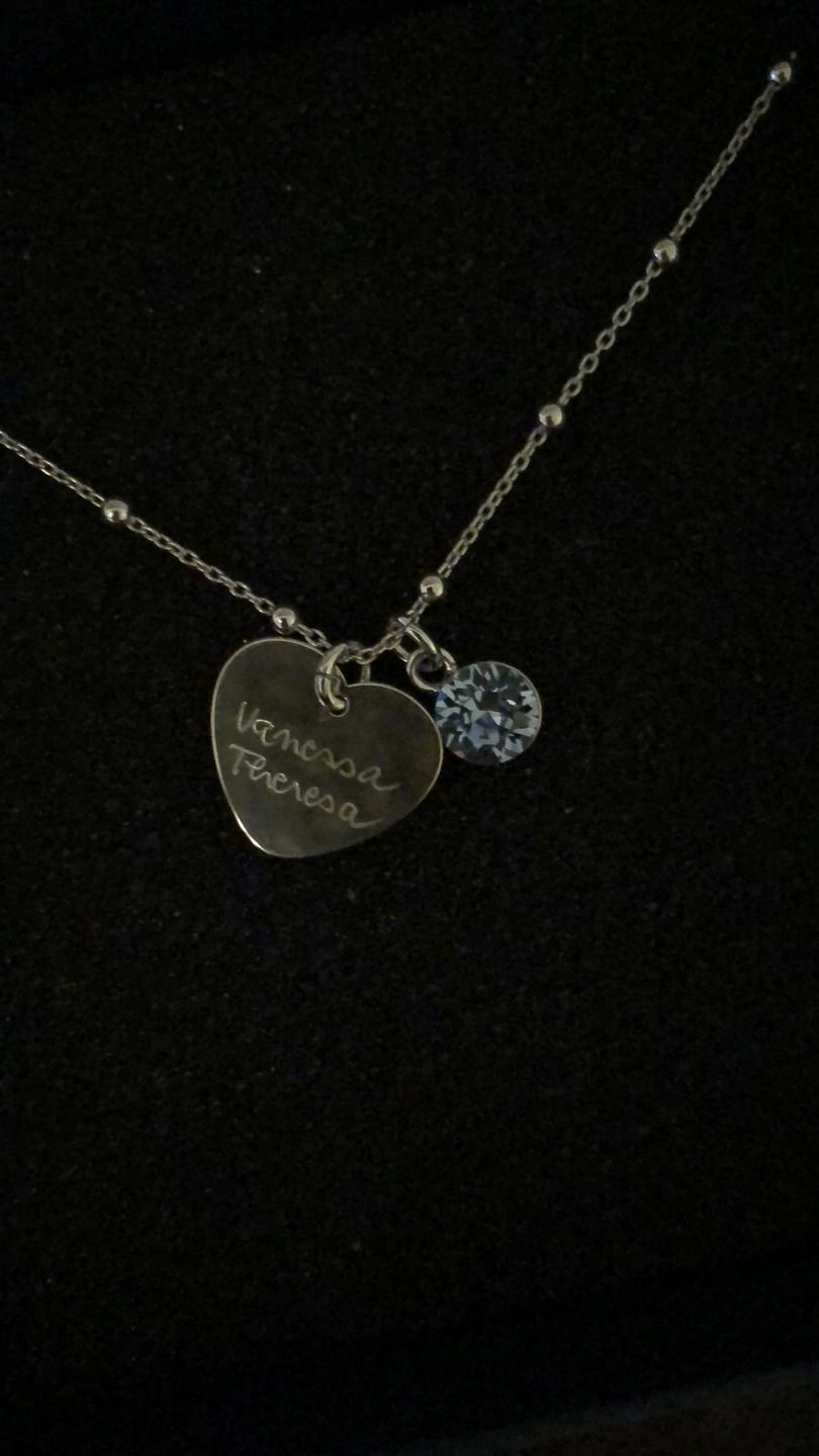 Customer photo review of Personalisierte Herzkette mit Gravur aus 925 Sterling Silber