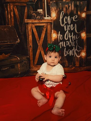 Customer photo review of Kate Christmas and New Year Decorated Room with Gifts Backdrop