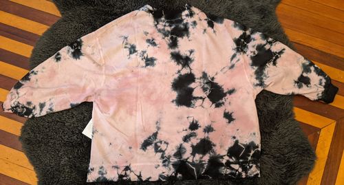 Customer photo review of Neil Sweatshirt - Blush / Onyx