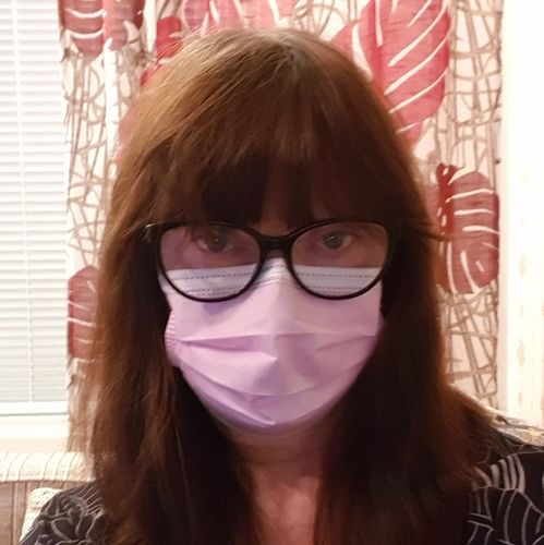 Customer photo review of Pinkki kasvomaski 100 kpl