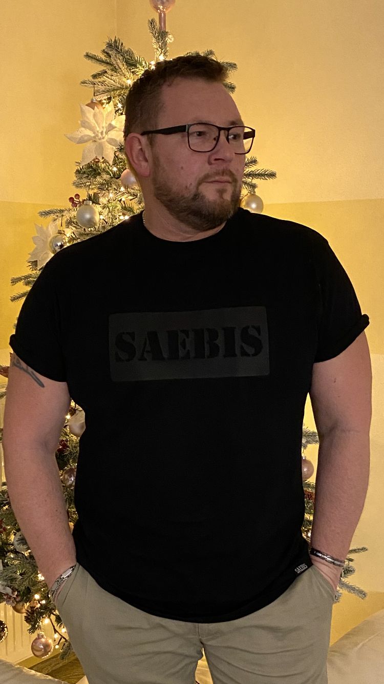 Customer photo review of SAEBIS® All Black Herren T-Shirt schwarz