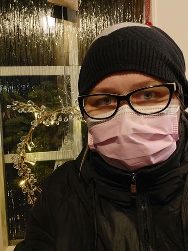 Customer photo review of Pinkki kasvomaski 100 kpl