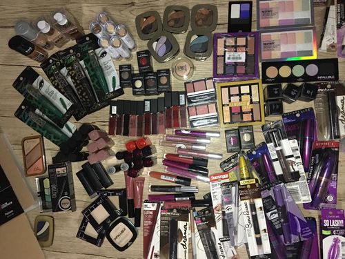 Customer photo review of Liquidacion Caja Variada -Covergirl - Loreal - Maybelline - Rimmel 125PZS (CLMR)